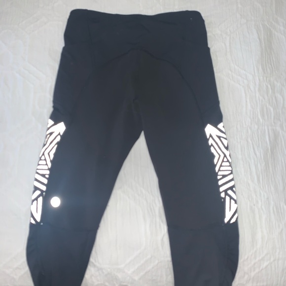 Reflective lululemon cropped pants - Picture 5 of 6